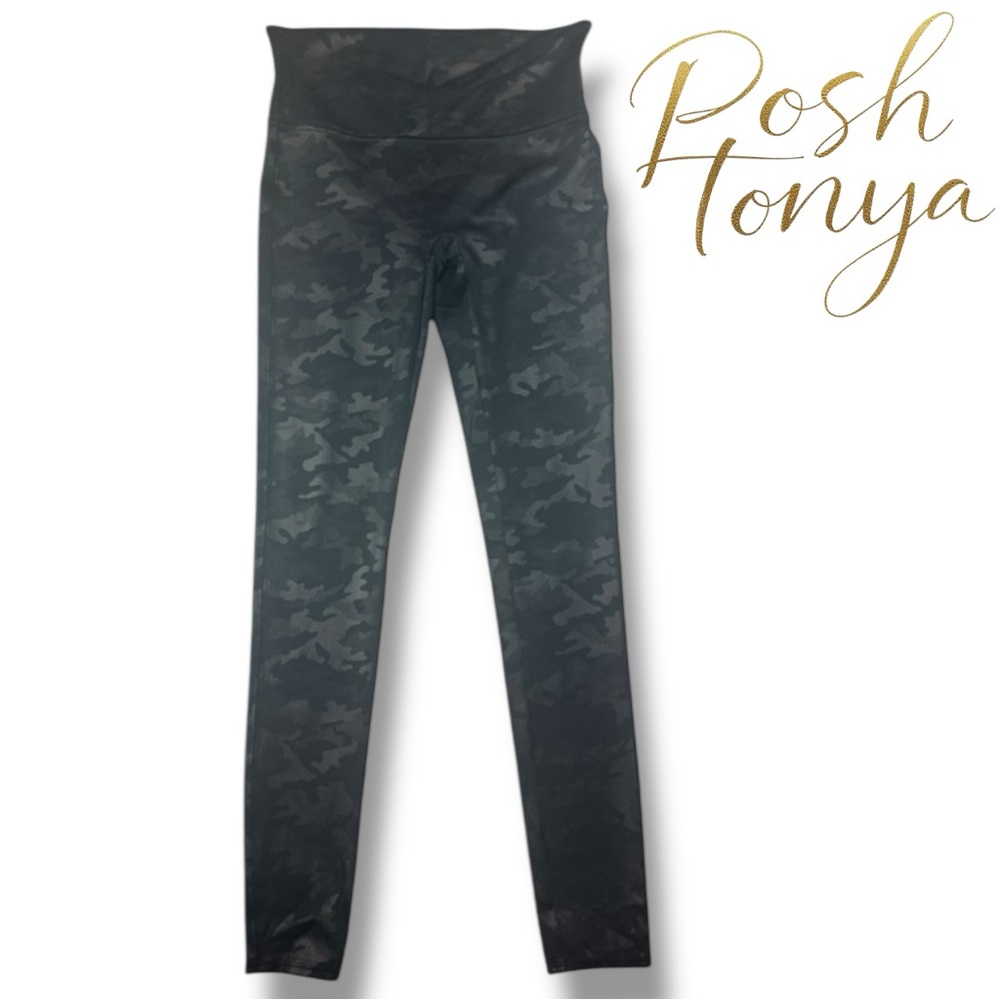 Spanx Black Faux Leather Camo Leggings Sz M Slimming Shaping Athleisure Gymcore